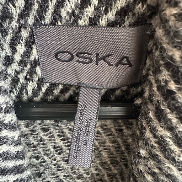 OSKA High Collar Knee Length Coat - Relaxed Fit - 100% Virgin Wool - Picture 5 of 10